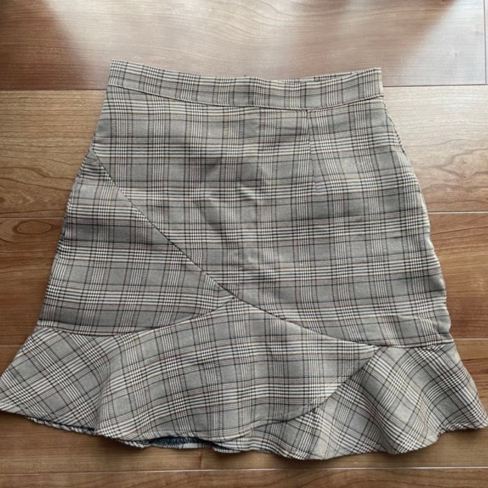 GRL Plaid Ruffle Hem Skirt